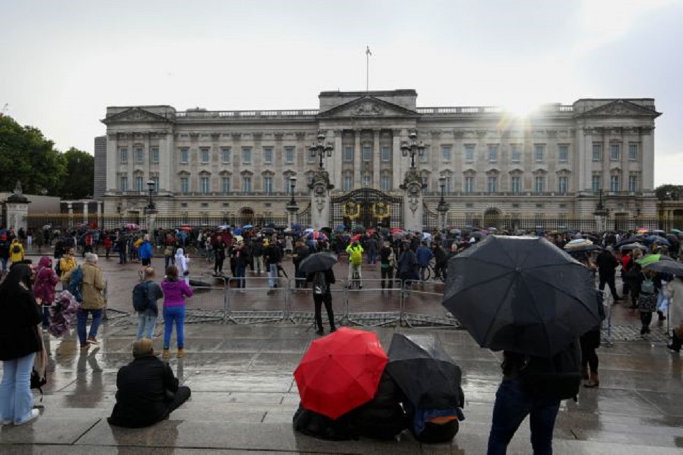 Βρετανία: Αποχαιρετούν τη βασίλισσα Ελισάβετ οι πολίτες