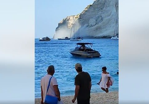 Μόνο στις επιτρεπόμενες ζώνες οι επισκέπτες στο «Ναυάγιο» μετά την πτώση βράχων