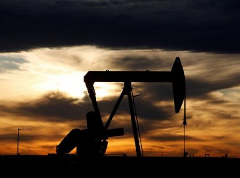Ρωσία: Πρόταση στον ΟΠΕΚ για μείωση της παραγωγής πετρελαίου κατά ένα εκατομμύριο βαρέλια την ημέρα
