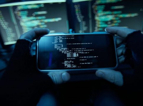Το θρίλερ με τον ηλεκτρονικό κατάσκοπο «Blackbird»