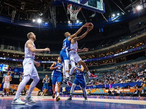 Νίκη για την Πολωνία με «καυτό» Σλότερ (85-76)