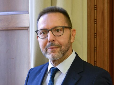 Στουρνάρας: «Οι τιμές σε φυσικό αέριο και ηλεκτρικό ρεύμα θα αυξηθούν κατά 40%»
