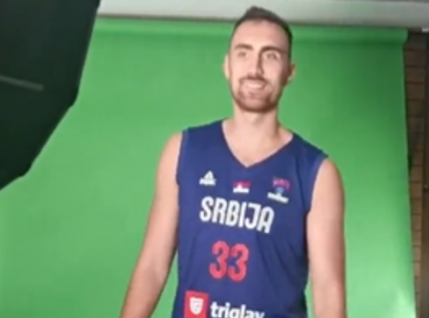 Στην Πράγα ο Μιλουτίνοφ – Έτοιμος να παίξει κόντρα στην Τσεχία