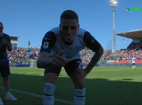 Απίθανος Μιλίνκοβιτς – Σάβιτς: Πανηγύρισε το γκολ του φορώντας… πιπίλα (vid)