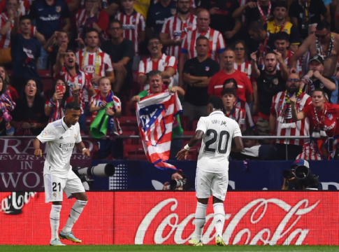 Ατλέτικο για ρατσιστικά συνθήματα σε Βινίσιους: «Απαιτούμε την ταυτοποίηση όσων συμμετείχαν»