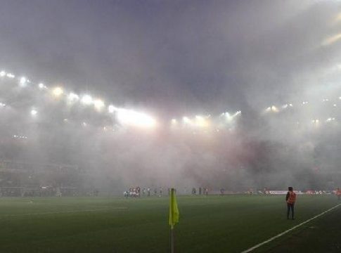 Σοβαρά επεισόδια έφεραν την οριστική διακοπή στο Σταντάρ Λιέγης-Άντερλεχτ (vid)