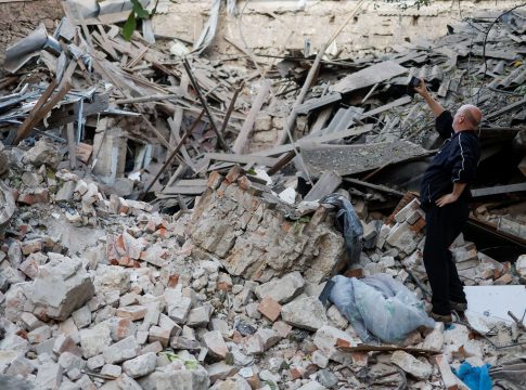 Πώς μπορεί να τελειώσει ο πόλεμος στην Ουκρανία – Μάχες μέχρι τέλους ή διπλωματική διέξοδος;