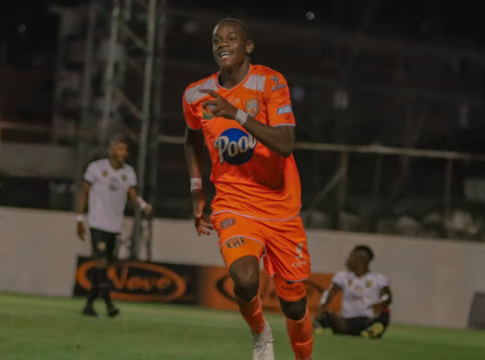 Αγγλικός «εμφύλιος» για τα… μάτια 18χρονου Κολομβιανού