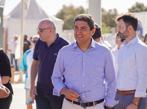 Αυγενάκης: «Πλημμύρισε από παιδικά χαμόγελα το Karteros Beach Sports Center»