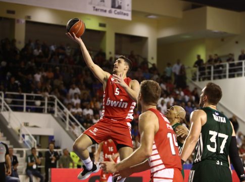 Ένταση στο φινάλε του ντέρμπι, ανάμεσα στον Λαρεντζάκη και τον πάγκο του Παναθηναϊκού