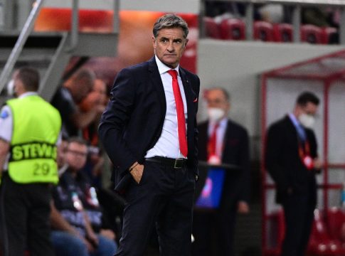 Πώς από το «επιτέλους» φτάσαμε στην κατάρρευση: Το 3-5-2, η σκέψη του Μίτσελ που άλλαξε τα πάντα, ο Εμβιλά, και ο Σισέ