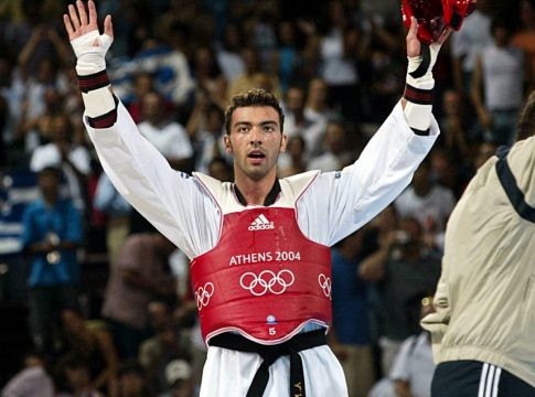 Ποιος ήταν ο πανύψηλος Αλέξανδρος Νικολαΐδης που μεγάλωσε στα γήπεδα: Οι διακρίσεις, οι γάμοι και η πολιτική καριέρα