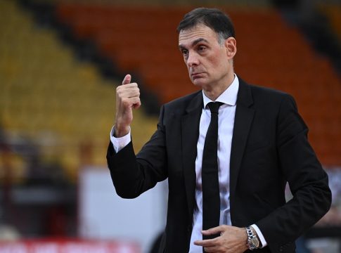 Μπαρτζώκας: «Όλοι αναγνωρίζουν πως έχουμε ένα βαθύ ρόστερ – Στον Ολυμπιακό δεν κρίνεται κανείς από ένα ματς»