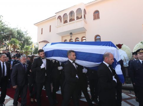 Συγκίνηση στο τελευταίο «αντίο» του Αλέξανδρου Νικολαΐδη (pics)