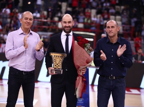 Η «έκρηξη» αγάπης, η βράβευση και η ιστορική «συνάντηση» Σπανούλη, Πρίντεζη, Μπαρτζώκα (vid)