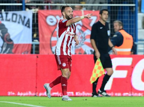 Τρομερό τελείωμα του Βαλμπουενά για το 2-0 του Ολυμπιακού (vid)