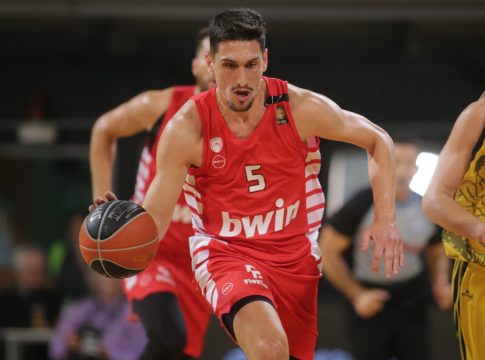 Απίστευτο περιστατικό στο παιχνίδι του Ολυμπιακού με τον Αρη (vid)