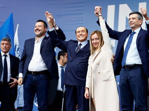 Ιταλία: Συνάντηση Μπερλουσκόνι, Μελόνι και Σαλβίνι για τον σχηματισμό της νέας κυβέρνησης
