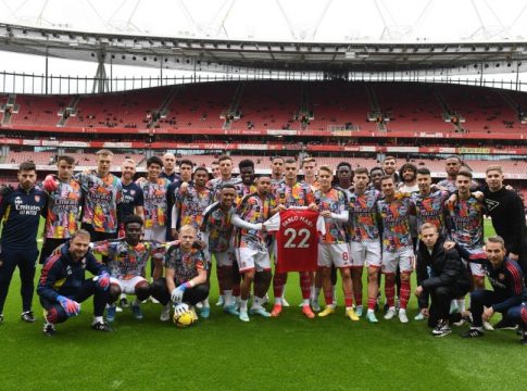 Στο πλευρό του Πάμπλο Μάρι οι παίκτες της Άρσεναλ