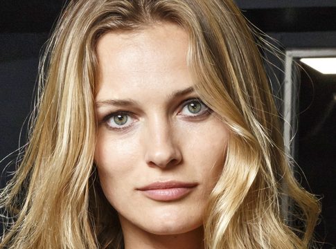 Η ολόγυμνη Λιθουανή που ξαπλώνει στο κρεβάτι και… εκτοξεύει τη θερμοκρασία στα ύψη! (pics)