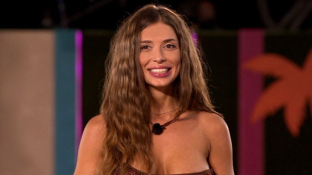 Love Island: Τα… είδε όλα με την Ιωάννα ο Κόρκας! «Βάλε κάτι πάνω σου κορίτσι μου» (vid)