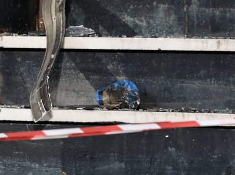 Γκαζάκια στο σπίτι του Ηλία Μίχου