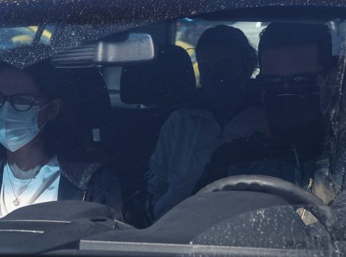 Αποκάλυψη της 37χρονης μητέρας για τη σύζυγο Μίχου: «Μου ζήτησε να υπογράψω ότι δεν θα γίνει καταγγελία»