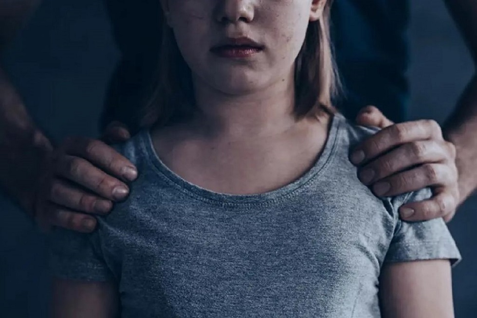 Παιδεραστές: Ένας σκοτεινός κόσμος αποκαλύπτεται – Χιλιάδες ευρώ για να δουν online βιασμούς παιδιών (vid)