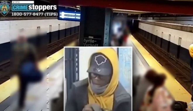 Βίντεο σοκ – Άνδρας παίρνει φόρα και σπρώχνει ανυποψίαστο 32χρονο στις γραμμές του μετρό