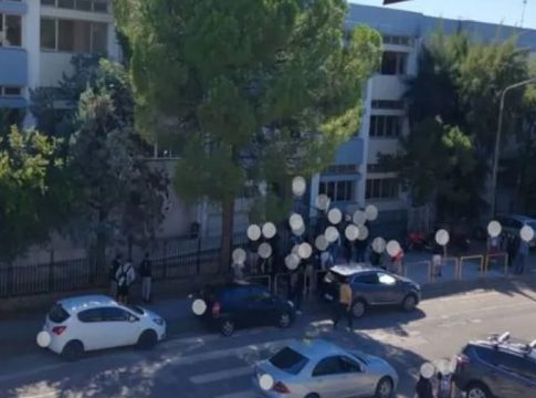 Αγριο και πρωτοφανές σκηνικό σε σχολείο – Μαθητές γρονθοκόπησαν καθηγητές (vid)