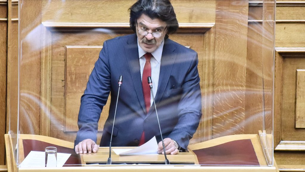 Στύλωσε τα πόδια ο Πάτσης: Το παρασκήνιο της διαγραφής του, η εμμονή του με την έδρα και η στάση της ΝΔ