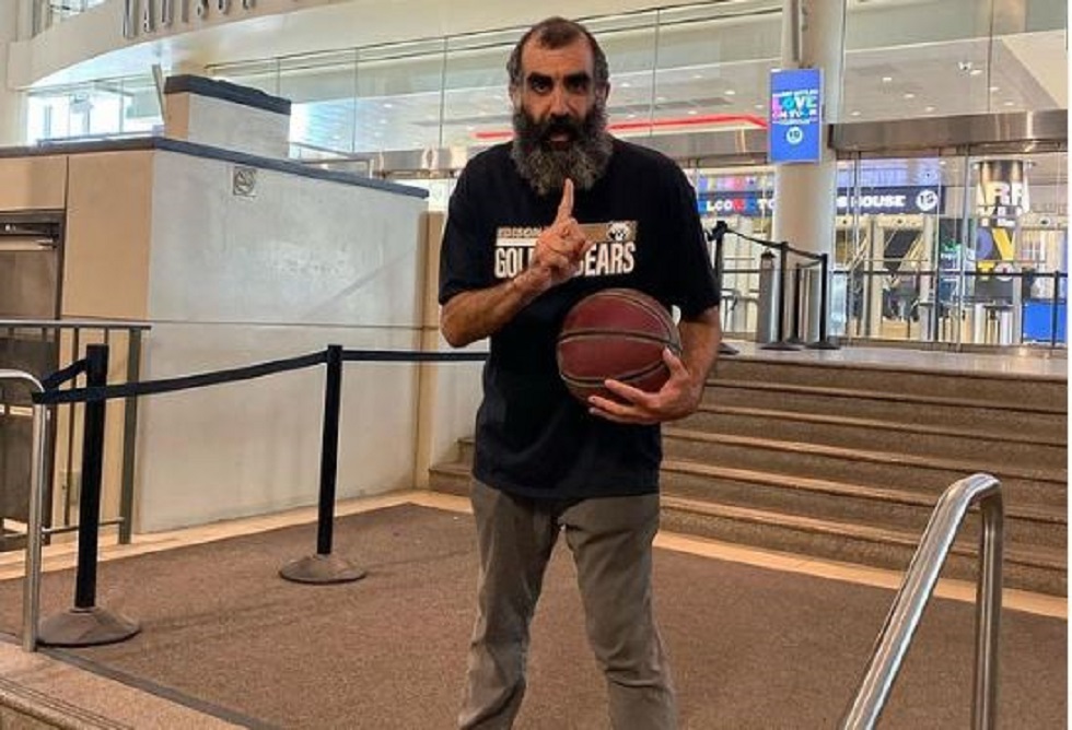 70χρονος Έλληνας ταξιτζής στη Νέα Υόρκη γίνεται viral – Παίζει «τρελό» μπάσκετ (vids)