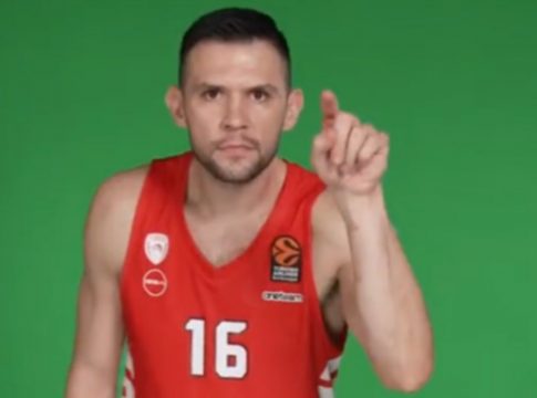 Απίθανο βίντεο: Ο Παπανικολάου σε στιγμές απόλυτου χαβαλέ (vid)