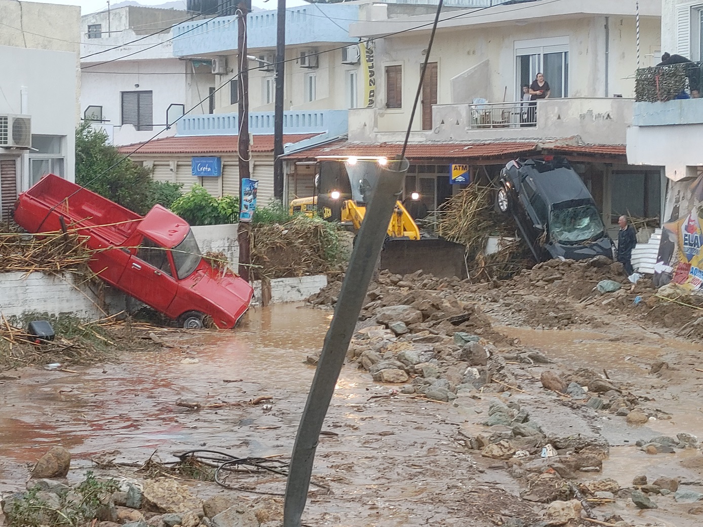 Φονική πλημμύρα στην Κρήτη με έναν νεκρό και αγνοούμενους – Εικόνες από την βιβλική καταστροφή στην Αγία Πελαγία (pics+vids)