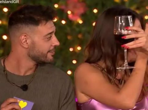 Πανικός με την αποκάλυψη παίκτριας του Love Island: «Έχω κάνει σεξ 17 φορές με τον ίδιο άντρα μέσα σε μια μέρα» (vid)