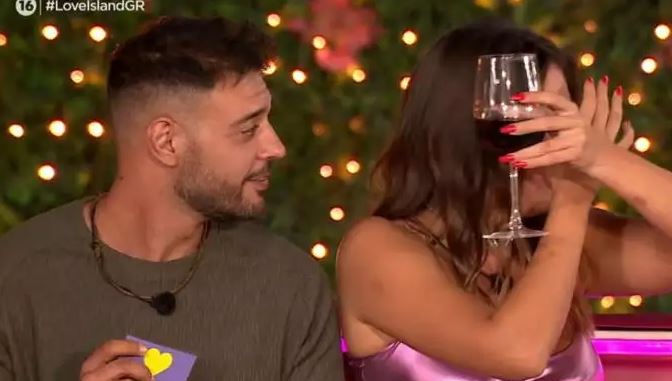 Πανικός με την αποκάλυψη παίκτριας του Love Island: «Έχω κάνει σεξ 17 φορές με τον ίδιο άντρα μέσα σε μια μέρα» (vid)