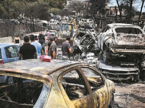 Μάτι: Εικόνες ντροπής στη δίκη για τη φονική πυρκαγιά – Δεν χωρούσαν ούτε οι κατηγορούμενοι