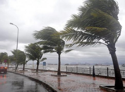Σάκης Αρναούτογλου: «Μην παρκάρετε αυτοκίνητα κάτω από δέντρα, έρχονται πολύ ισχυροί άνεμοι»