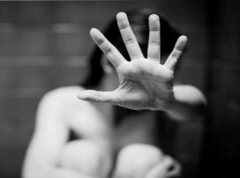 Σοκ στον Βόλο: 22χρονος πατέρας κατηγορείται για βιασμό 16χρονης μέσα σε αυτοκίνητο