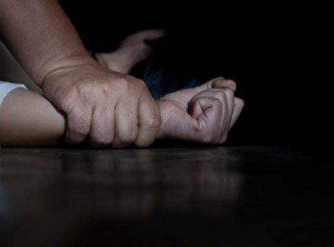Ραγδαίες εξελίξεις: Τέσσερα εντάλματα σύλληψης για την υπόθεση βιασμού της 12χρονης στα Σεπόλια