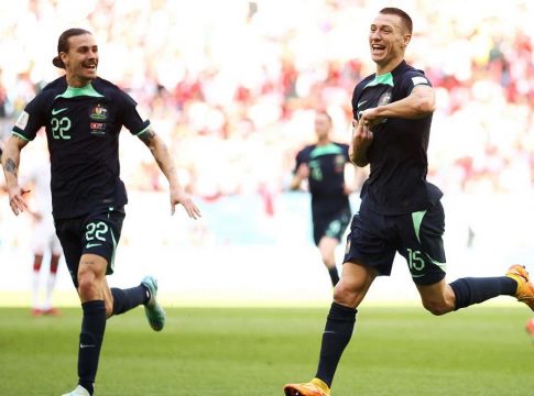 Υπέροχη κεφαλιά του Ντιουκ και 1-0 η Αυστραλία (vid)