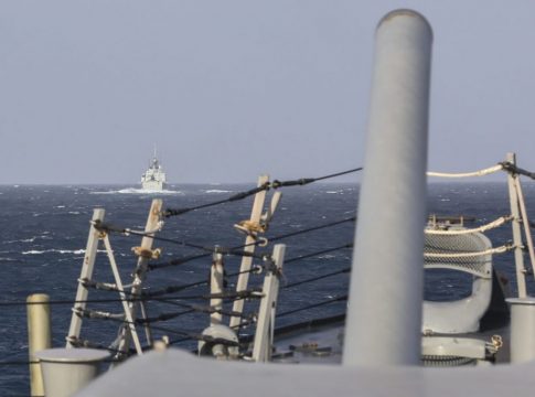 Συναγερμός: Η Κίνα απώθησε καταδρομικό των ΗΠΑ – Τι συνέβη