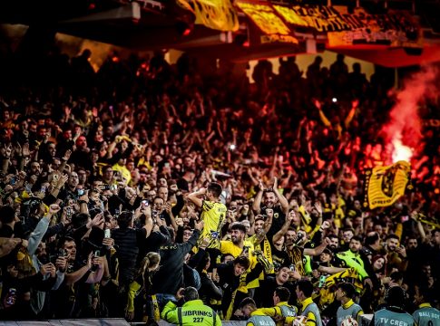 ΑΕΚ: Από νωρίς στο ξενοδοχείο οι οπαδοί πριν από το ντέρμπι με τον Ολυμπιακό