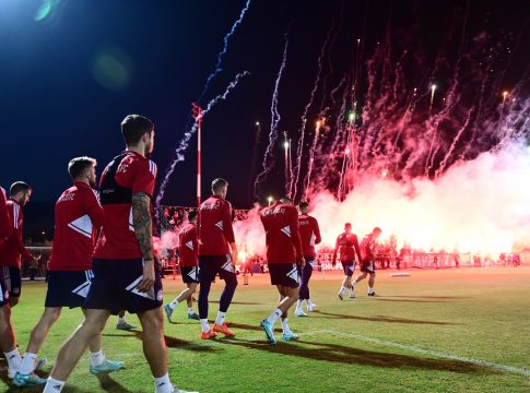 «Ερυθρόλευκο» πάρτι στο Ρέντη: «Διπλό στη Λεωφόρο Θρύλε ολέ» (pics & vids)