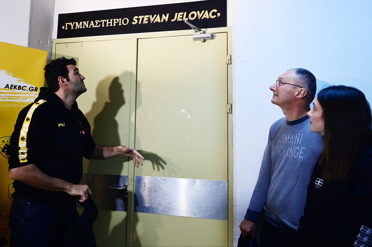 ΑΕΚ: Βουβός θρήνος στα «αποκαλυπτήρια» για τον Γέλοβατς (pic)