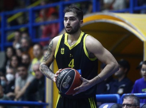 Η μυθική εμφάνιση του Τολιόπουλου κόντρα στο Περιστέρι (vid)