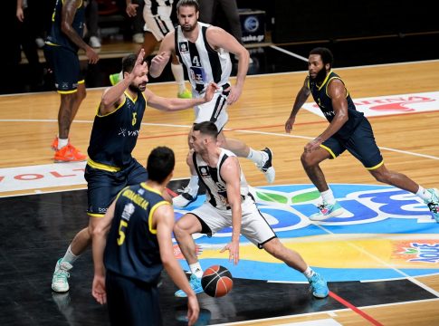 Απόλλων Πατρών – Λαύριο 71-54: Νίκη-ανάσα…