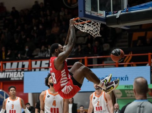 Σαρωτικός και σχεδόν αψεγάδιαστος ο Ολυμπιακός στο πρώτο δεκάλεπτο με τον Προμηθέα (vid)