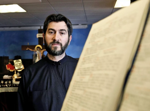 Ο πάτερ Αντώνιος κι εμείς που (ξανα)πέσαμε από τα σύννεφα