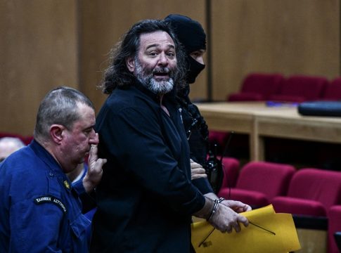 Χαμός στη δίκη της Χρυσής Αυγής με τον Γιάννη Λαγό – «Είστε ανάξιοι να δικάσετε, είστε ανθρωπάκια»